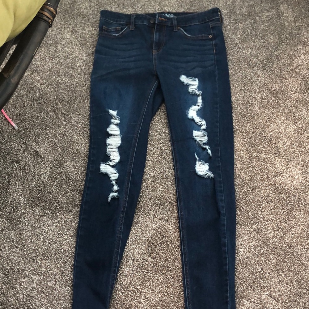 Distressed skinny jeans